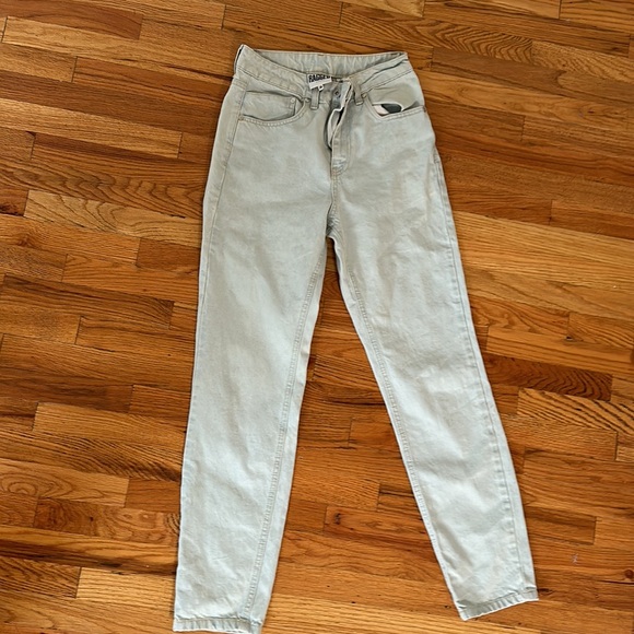 Ragged jeans - cute cheek hole 😉 - Picture 5 of 7